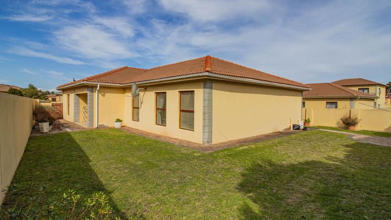 3 Bedroom Property for Sale in Sandbaai Western Cape